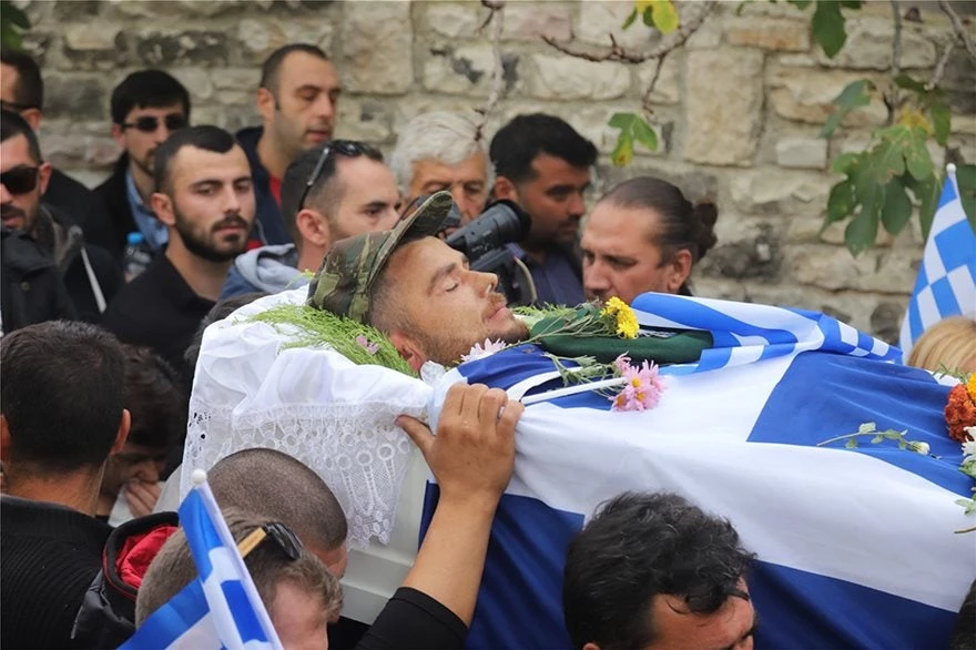 Aθάνατος! – Στην τελευταία του κατοικία ο ήρωας Κ. Κατσίφας – 3.000 Έλληνες είπαν το τελευταίο αντίο στον εθνομάρτυρα